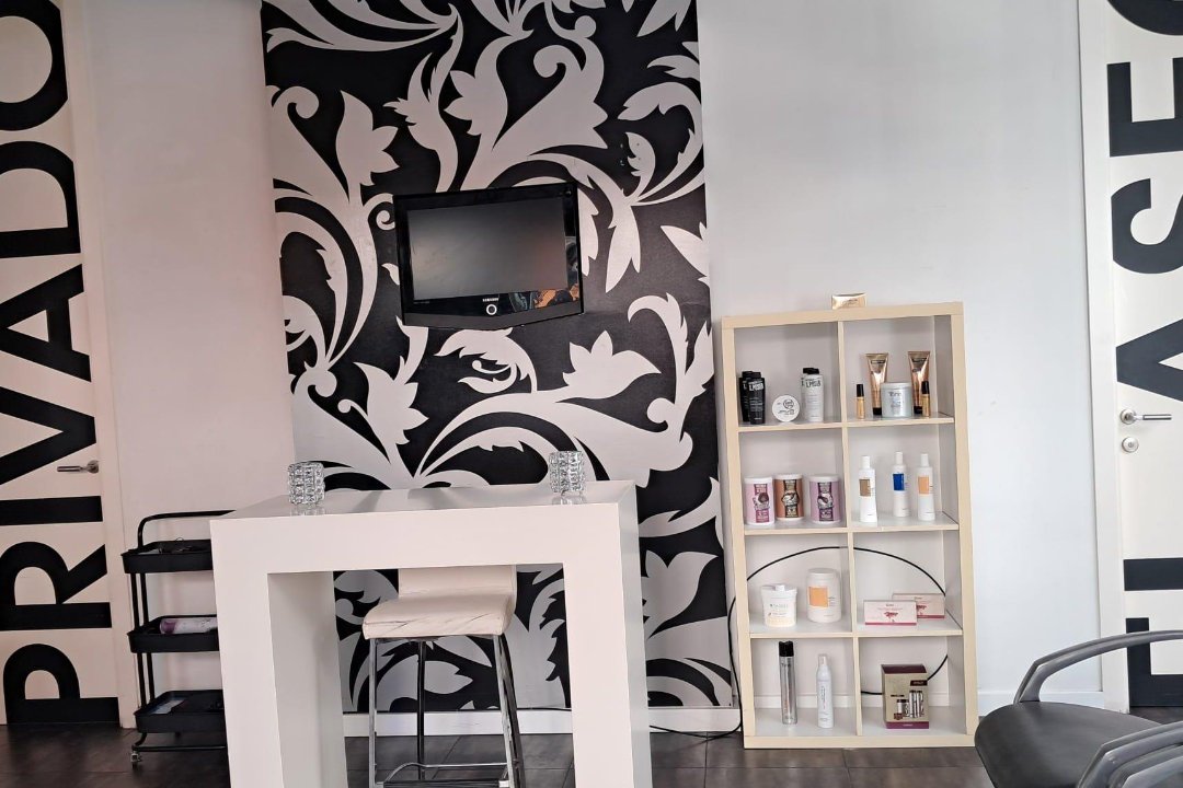 Laura Arosa Salón de Belleza, Comunidad de Valencia