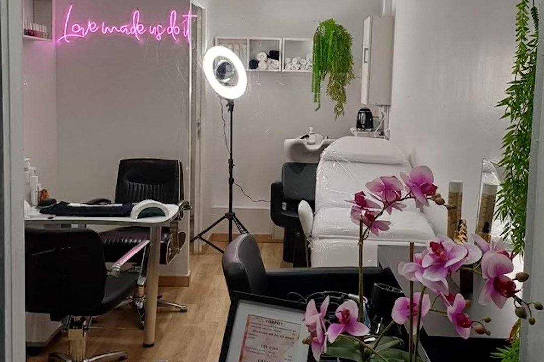 Beauté de Beyrouth, Rue de Vaugirard, Paris