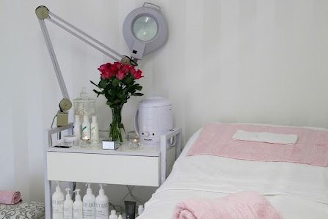 Linda's Beauty Bar, Chiswick Gunnersby, London