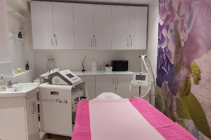 Anam Hair & Beauty Ltd - Onglerie Hither Green - Photo de galerie - OneBooking