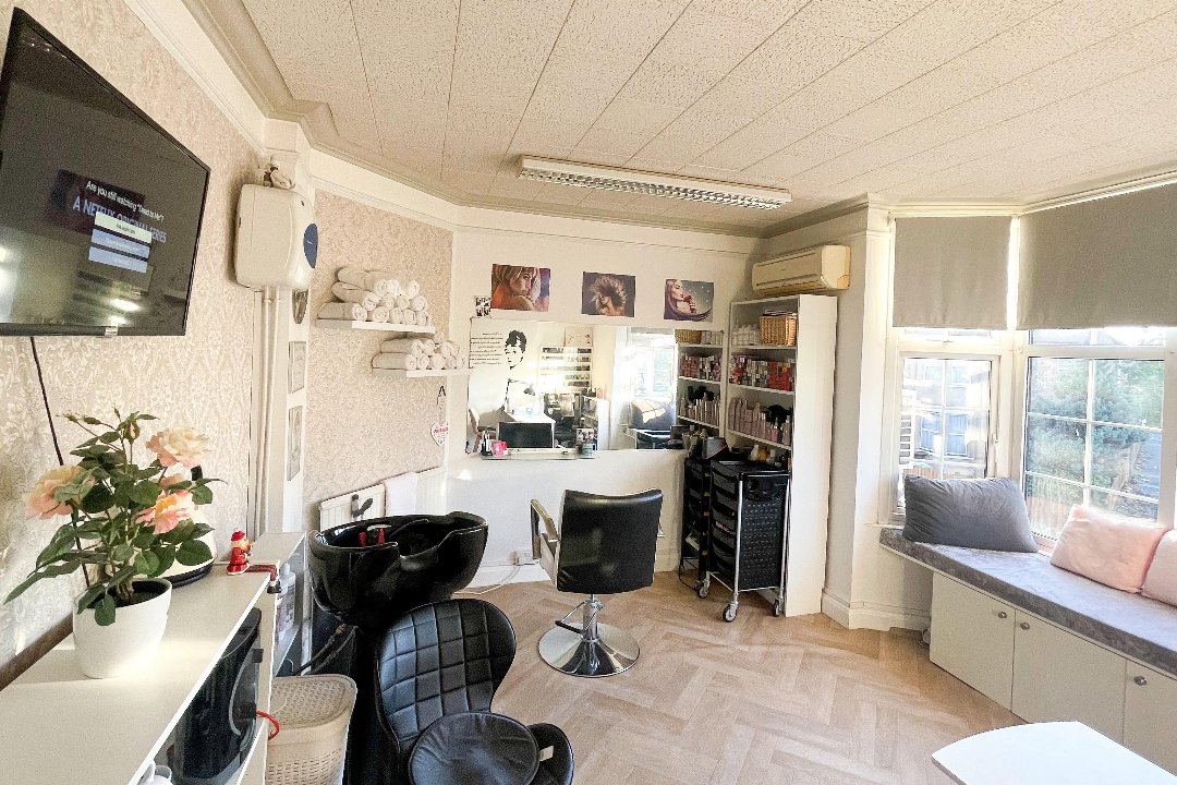 Best Beauty Harrow - Obsidian Nails, West Harrow, London