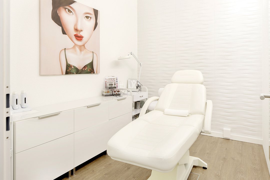 Bia Cosmetic & Nails, Kreis 4, Zürich