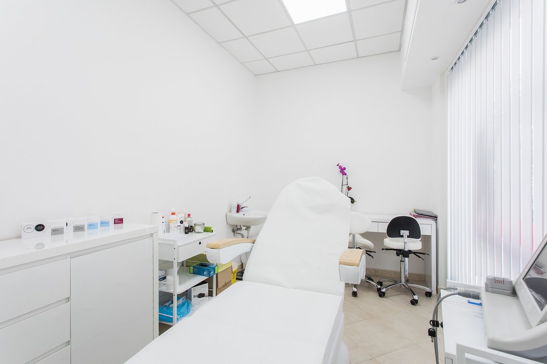 Medik Haus, Zona Libia, Roma