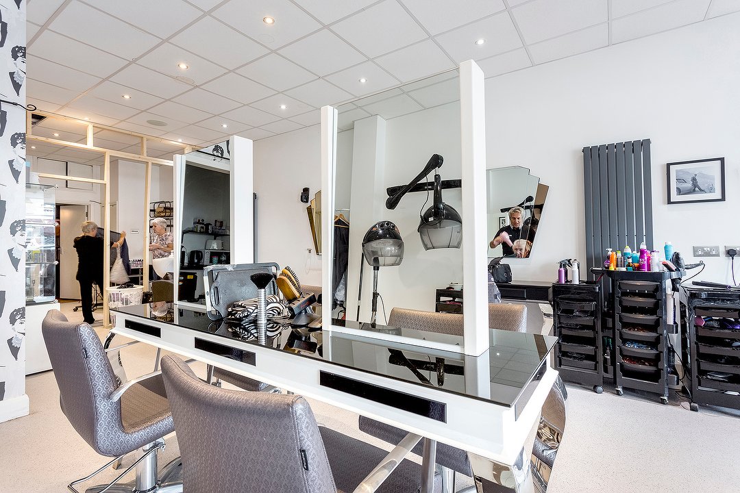 Advantage Hair & Beauty*, Cheshunt, Hertfordshire