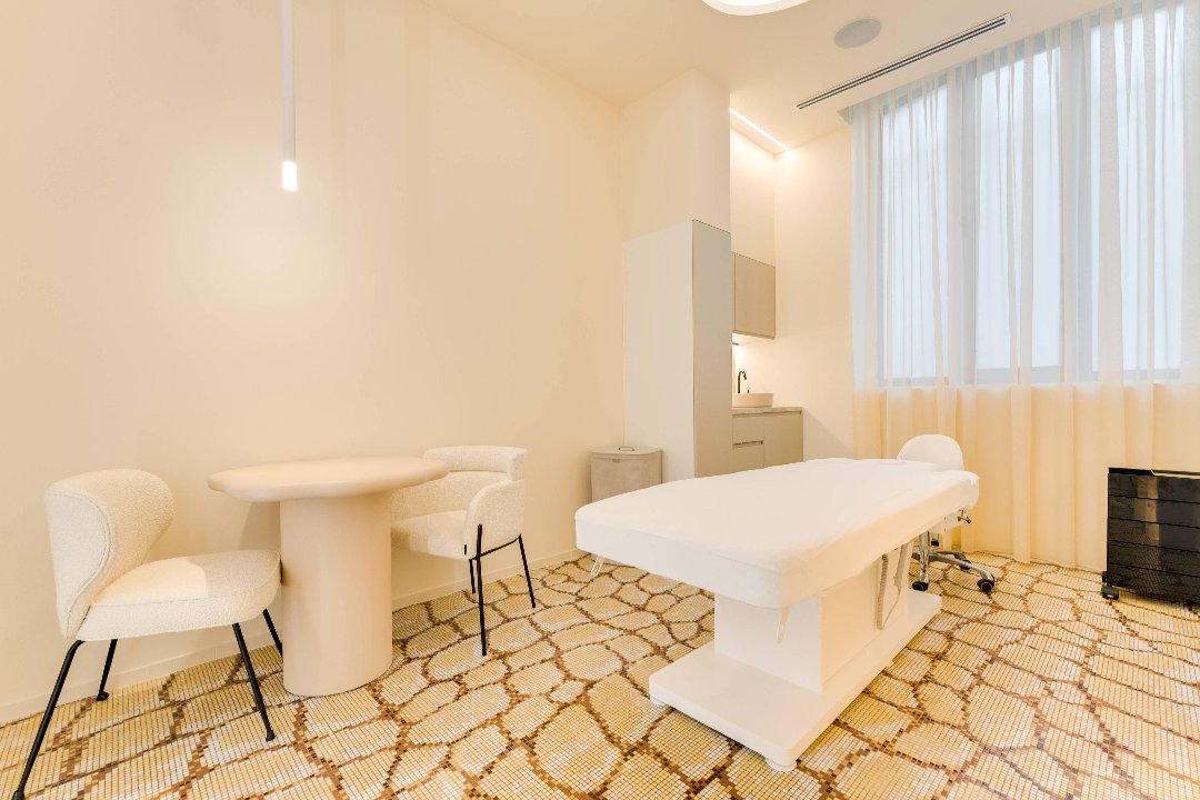 SHIATSU MOISE SANDE, Avenue des Champs-Elysées, Paris