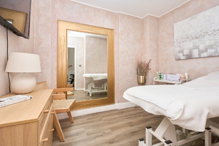 Luxury Wax Bar - Oxford Circus - Épilation London - Photo de galerie - OneBooking