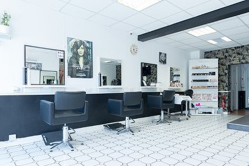 Shanard Black & White Hair Salon