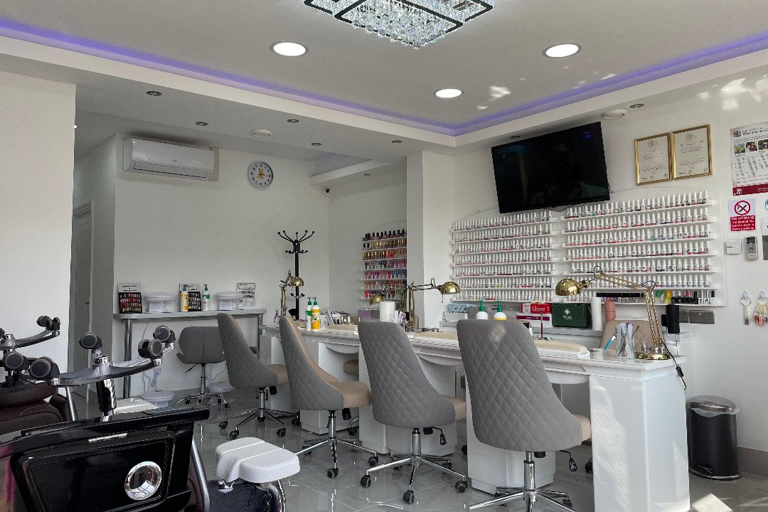 AMJ Nails & Spa, Luton, Bedfordshire