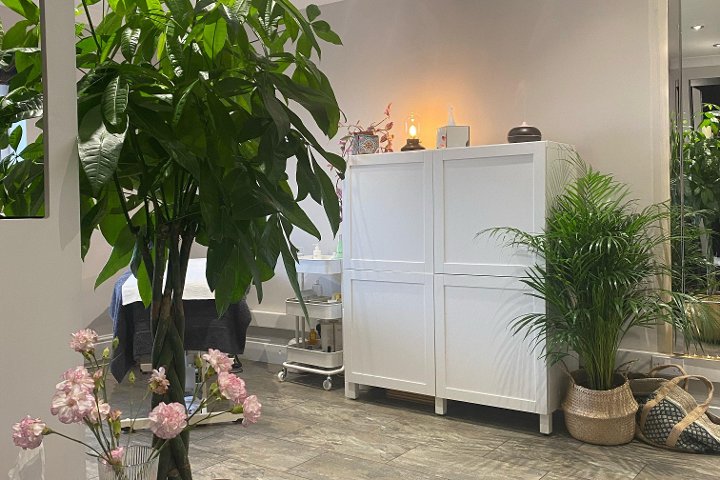 Beauty Care by Larissa @ Hair by Dmand - Onglerie 477, Otley Road, Adel, - Photo de galerie - OneBooking