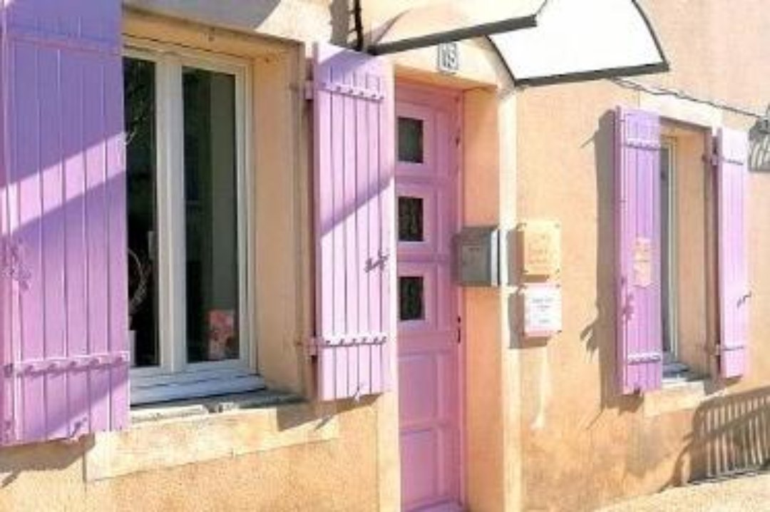 Aurore Prothésiste Ongulaire chez LIMES&CO., Orange, Provence