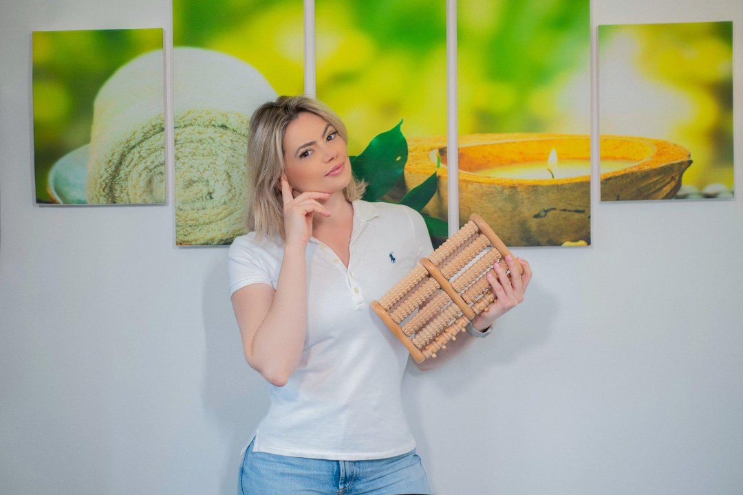 Oliveira Massage, Phipps Bridge Road, London