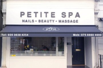 Petite Nail Bar