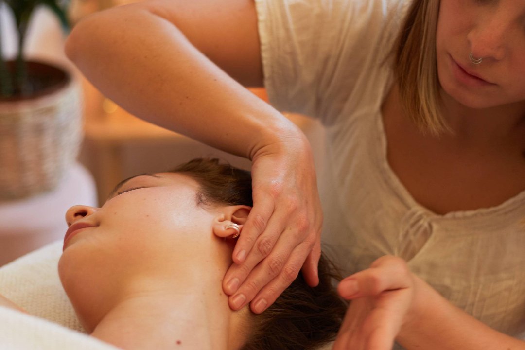 Wellnessmassage mit Catalina, Hermannstraße, Berlin