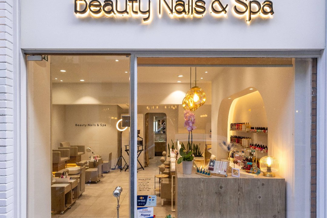 Beauty Nails & Spa, Piraeus