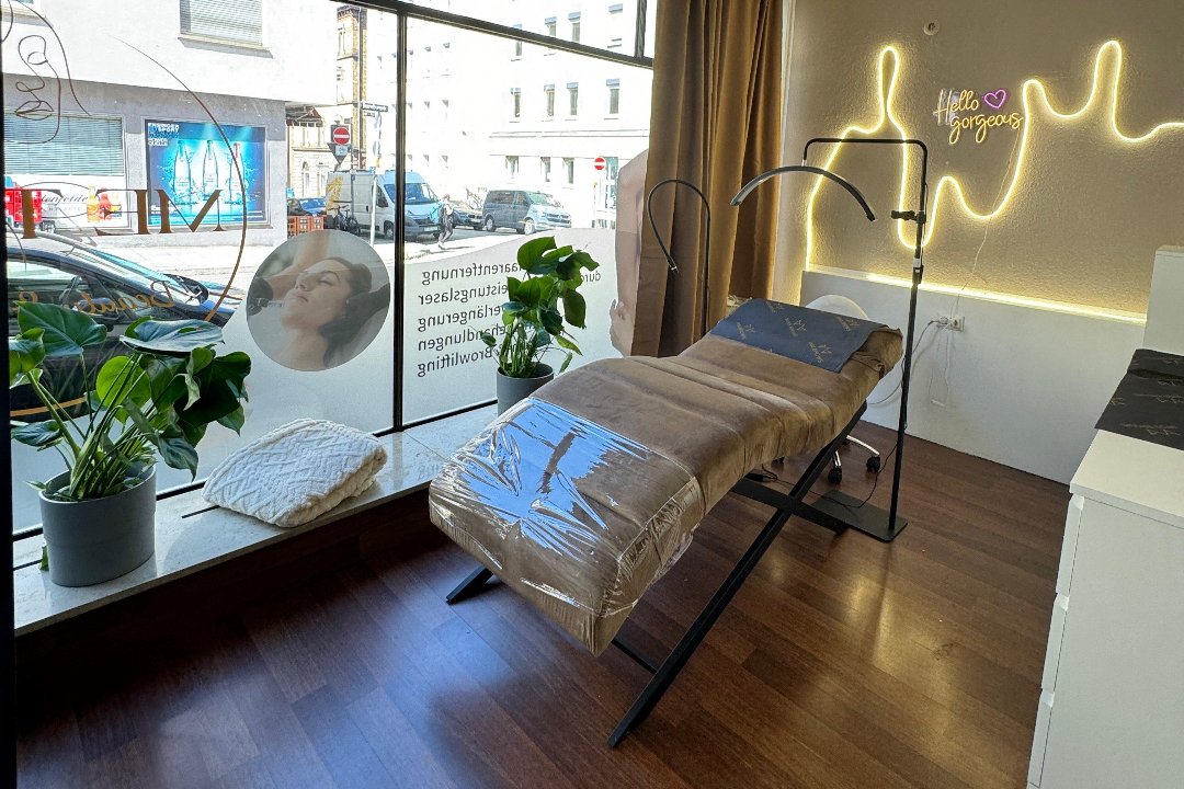 Me Time Beauty & Laser by Marijam, zu weiteren Stadtteilen, Stuttgart