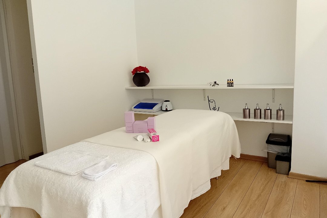 Refan Esthetics, Vari, Αττική