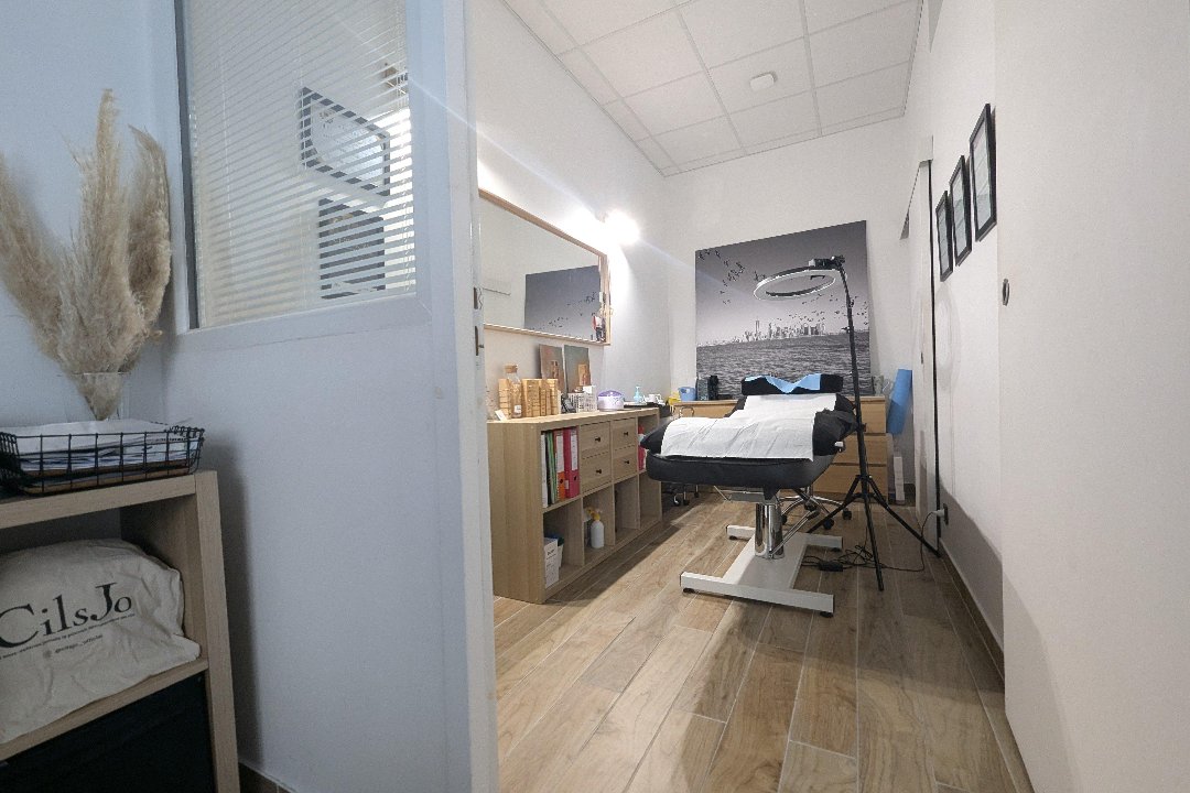 Lora Beauté (Extension De Cils et Réhaussement De Cils, Beauté des Sourcils, Maquillage Permanent), Castellane, Marseille