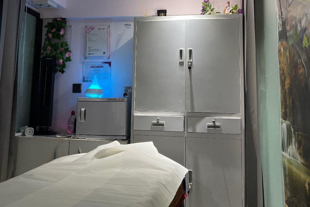 Thai massage , London, Leather Lane, London