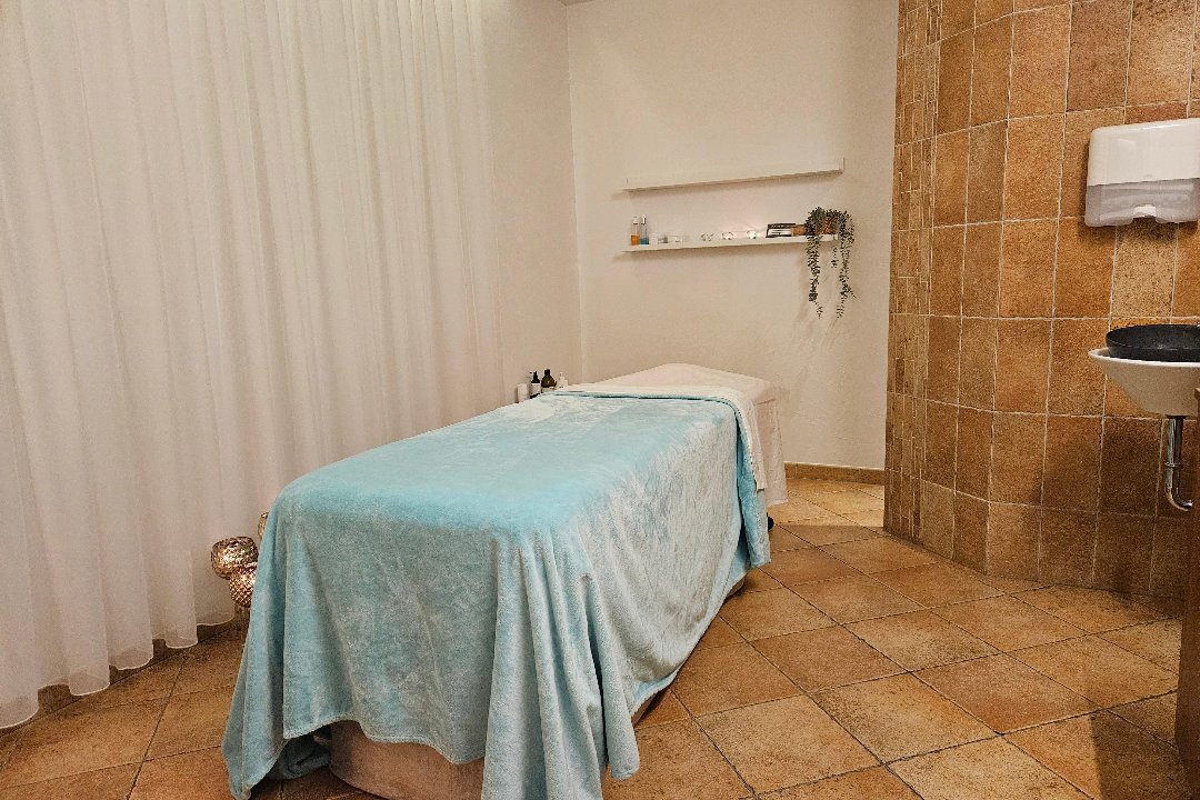 Kobido prisilietimas - Julija (Amadėja spa), Žveryno tiltas, Vilnius