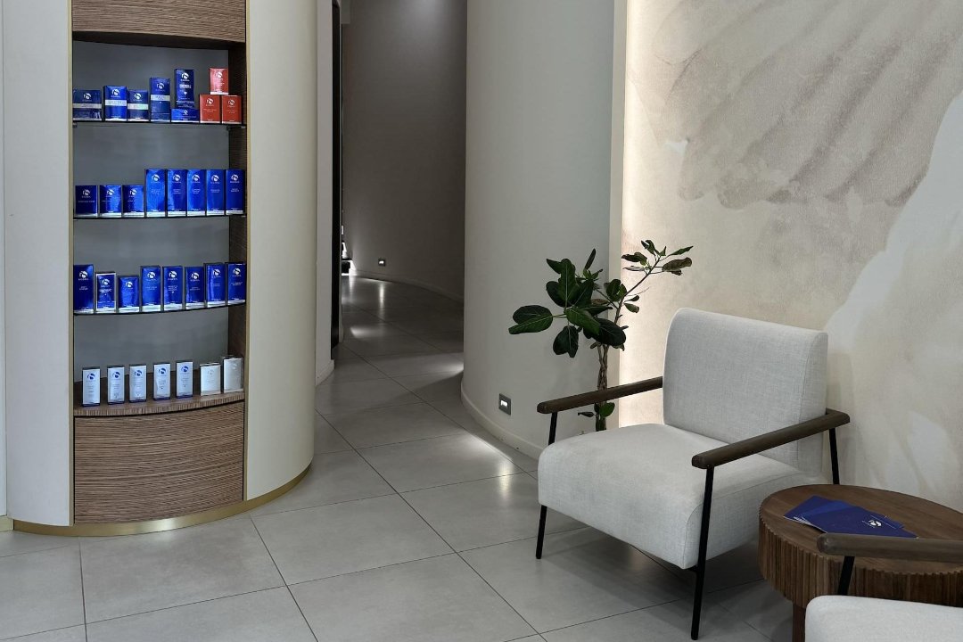 Types Of Skin, Centrale, Milano