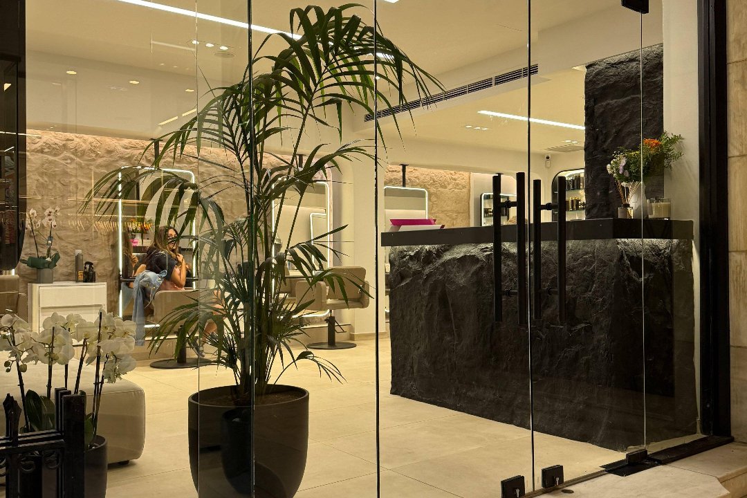 You Salon by Nikos Zoumas, Kolonaki-Lycabettus, Αθήνα