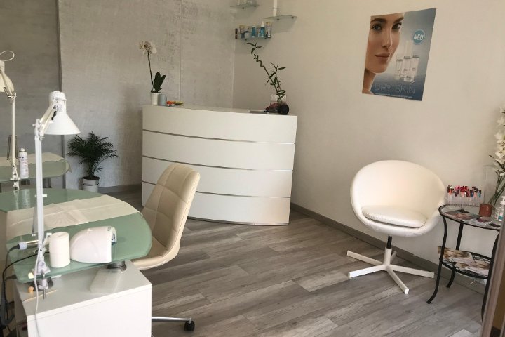 All Nice Beauty - Onglerie Bergamo - Photo de galerie - OneBooking