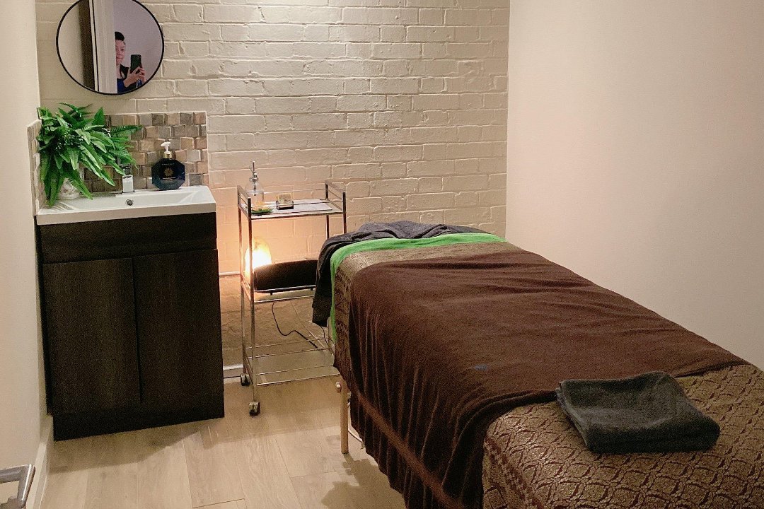 Thai Style Massage @ Lalux Nails & Eyelashes, Theatreland, London