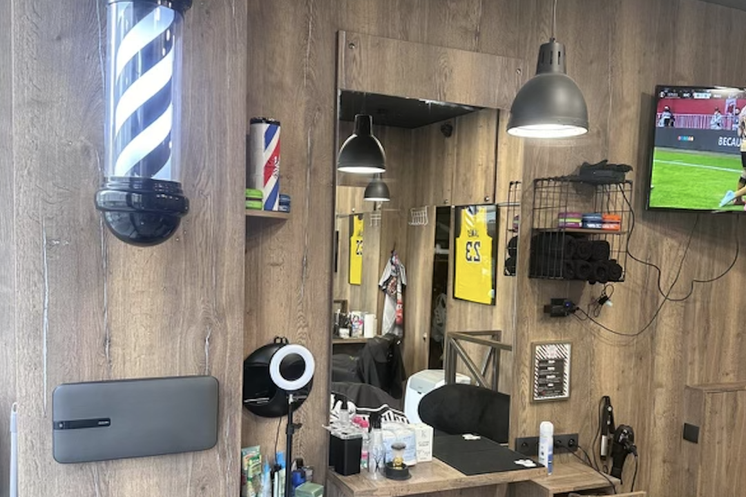 HK BARBERSHOP, Métro Porte Dorée, Paris