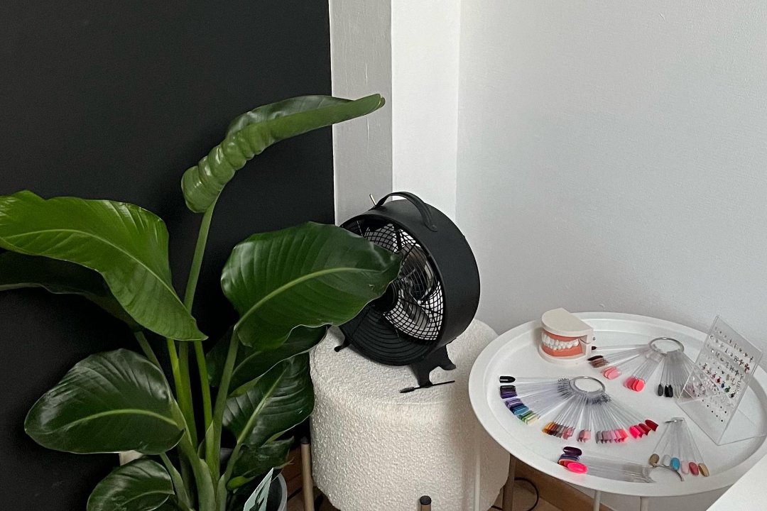 Cosmetics Studios, Leest, Antwerp province