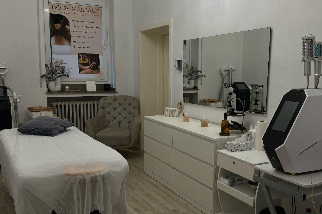 Faingold Cosmetology and Massage bei Royal Hair and Style, Carlstadt, Düsseldorf