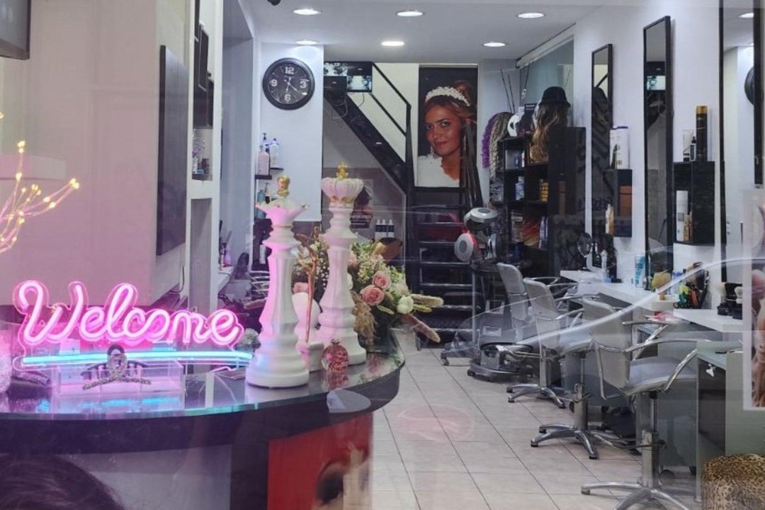 Lux Beauty Hair and Nails, Kentro Athinas, Αθήνα