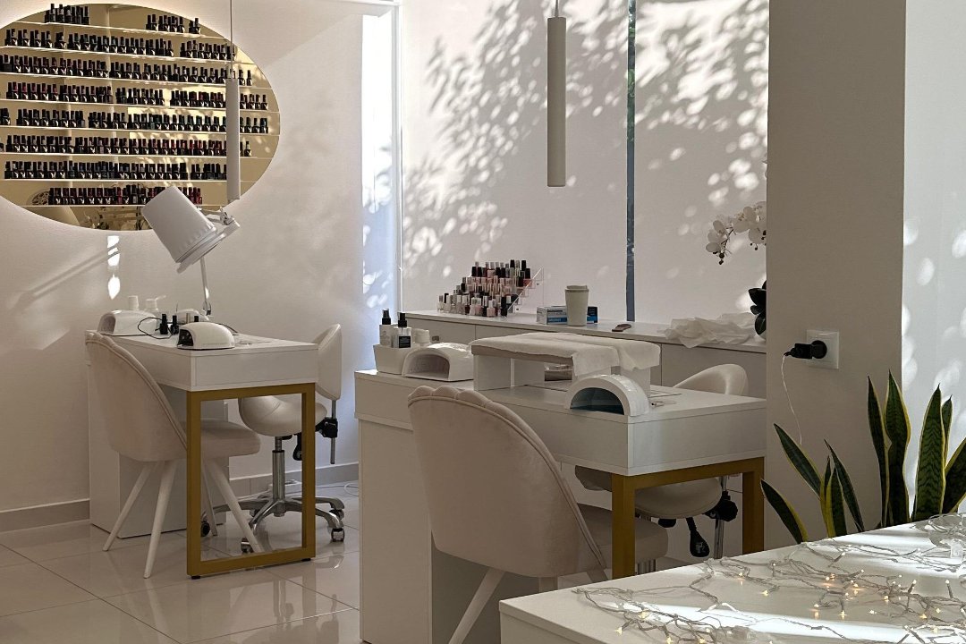 Miss Viva Nail Salon, Agios Dimitrios, Athens