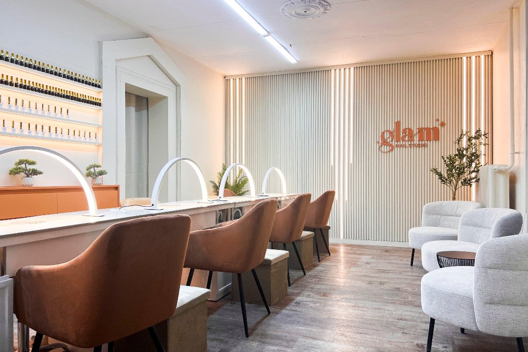 Glam Nails Studio, Stauffacher, Zürich