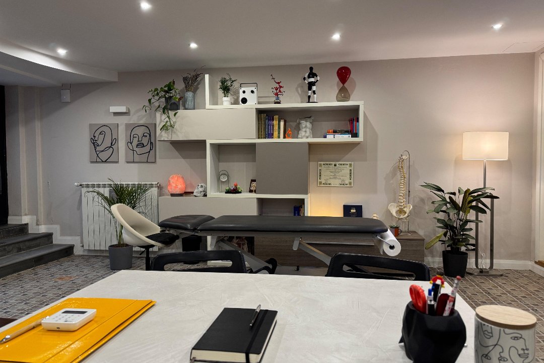 Lorenzo M. Abodi Osteopata D.O., Labaro, Roma