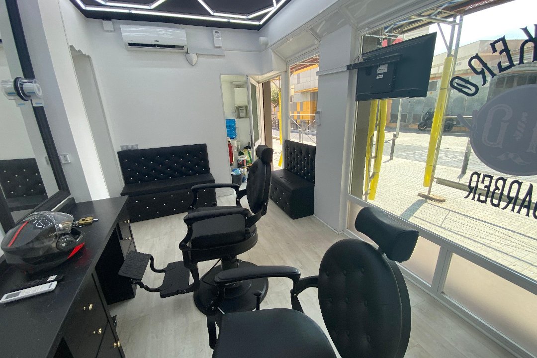 Barberia Sultán (Barbershop, Corte de Pelo, Afeitado Barba), La Torrassa, Provincia de Barcelona