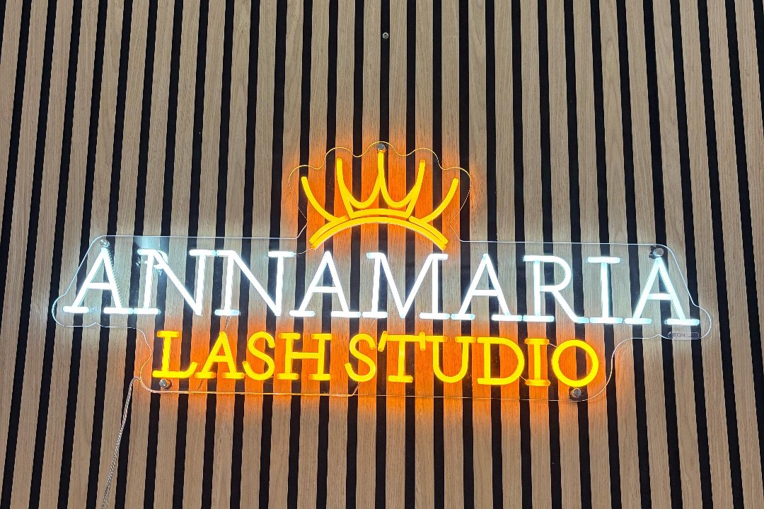 Annamaria Lash Studio, Poirino, Piemonte