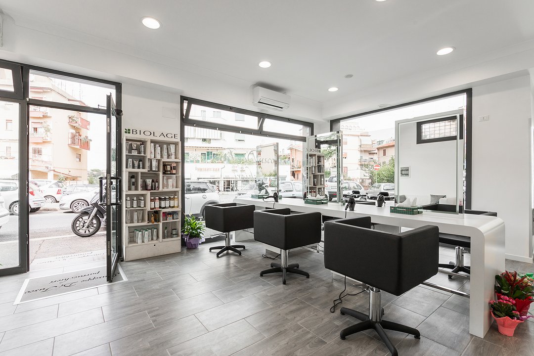 Giuseppe di Fusco Parrucchieri - Specialisti del colore, Val Cannuta, Roma