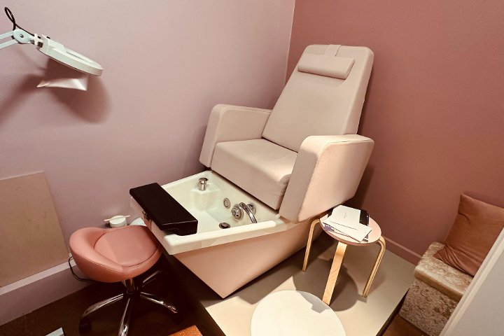 Mirror Beauty Lab - Onglerie Bologna BO - Photo de galerie - OneBooking