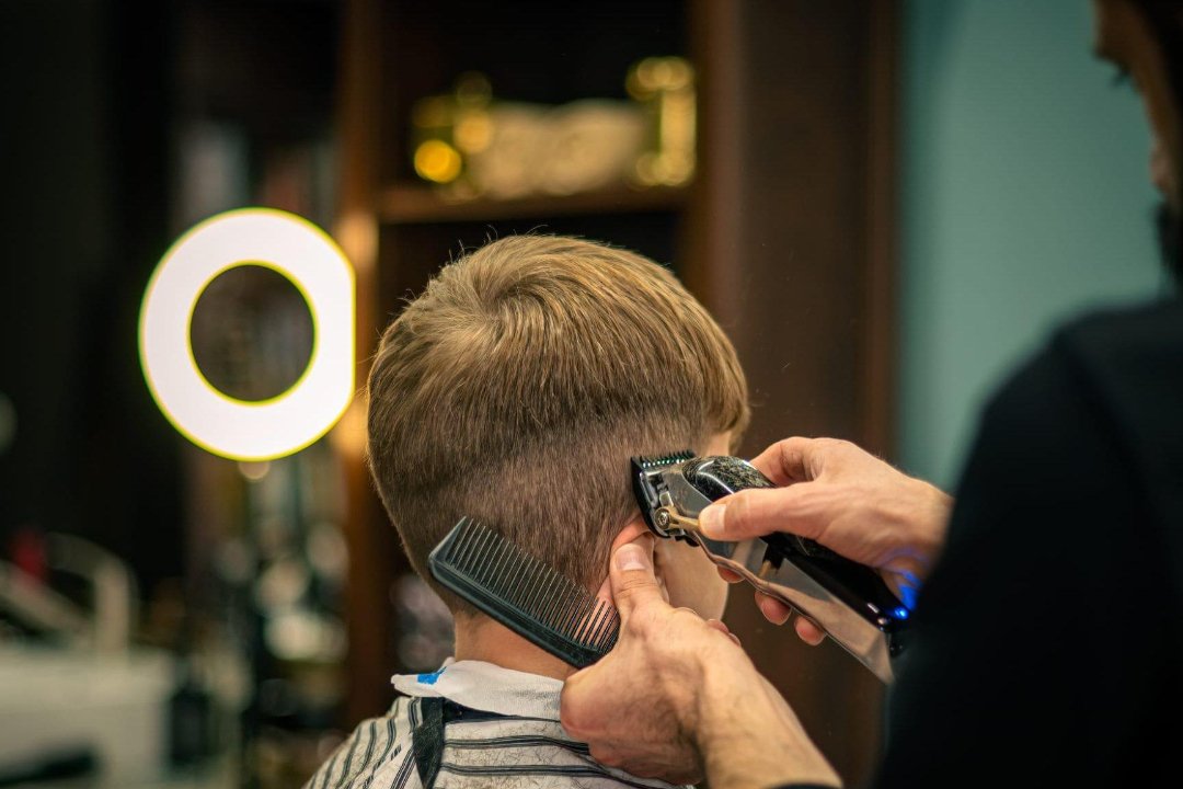 Barber Oz, Parallelweg, The Hague