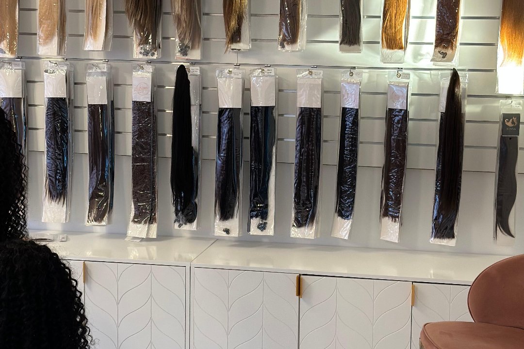 Reyna Hair Extensions, Wallisellen