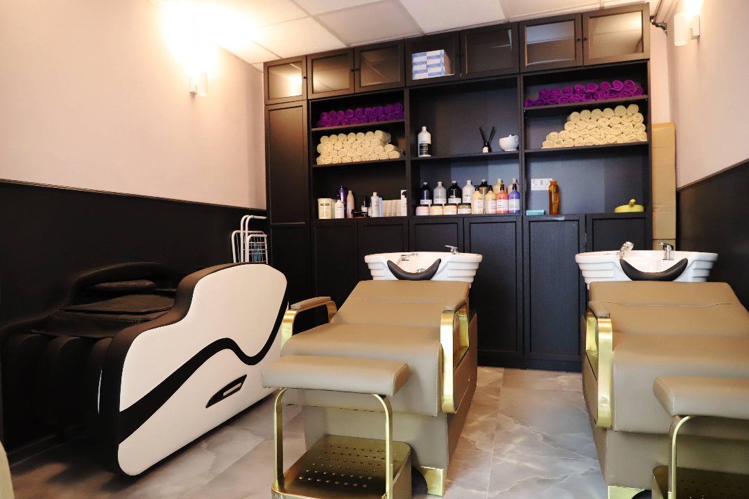 H&T Hair Salon (D2), South Great George's Street, Dublin