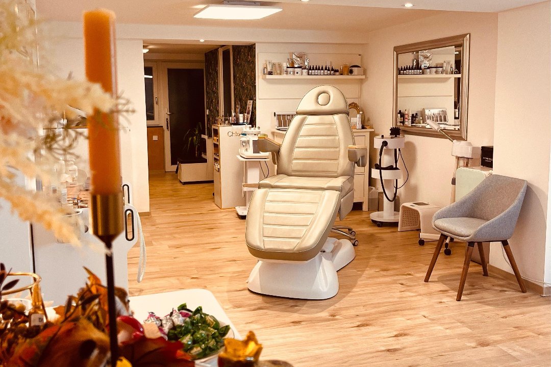 Nur-Schoen Beautysalon, Hürth, Rheinland