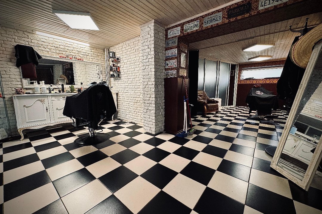 Cartelis Barbershop & tattoo studio (Meanzhaar Barbershop), Miesto centras, Šiauliai