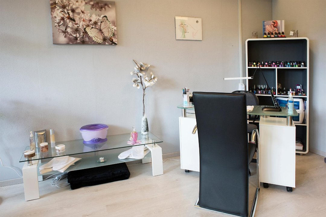 Nagelsalon Happy, Wandelbos-noord, Tilburg