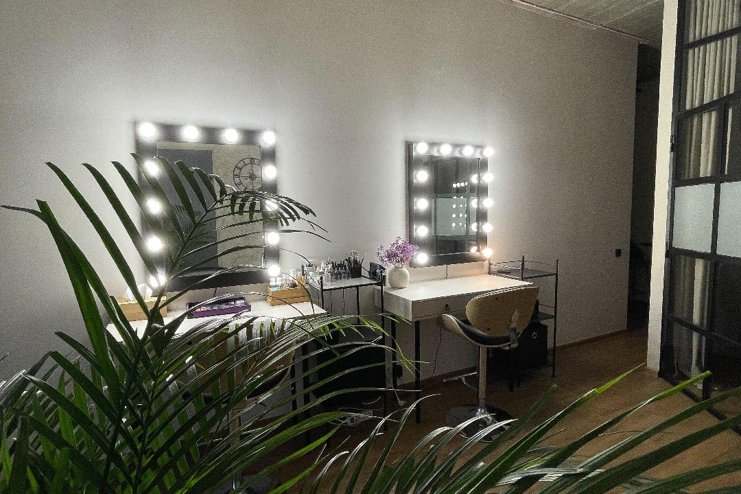 Antakių dizainas Permanent.li (Novèlė grožio namai), Justiniškes, Vilnius