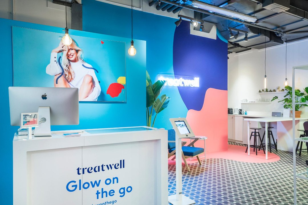 Schoonheidssalon Dhana Laxmi Pop-up CS, Amsterdam-Centrum, Amsterdam
