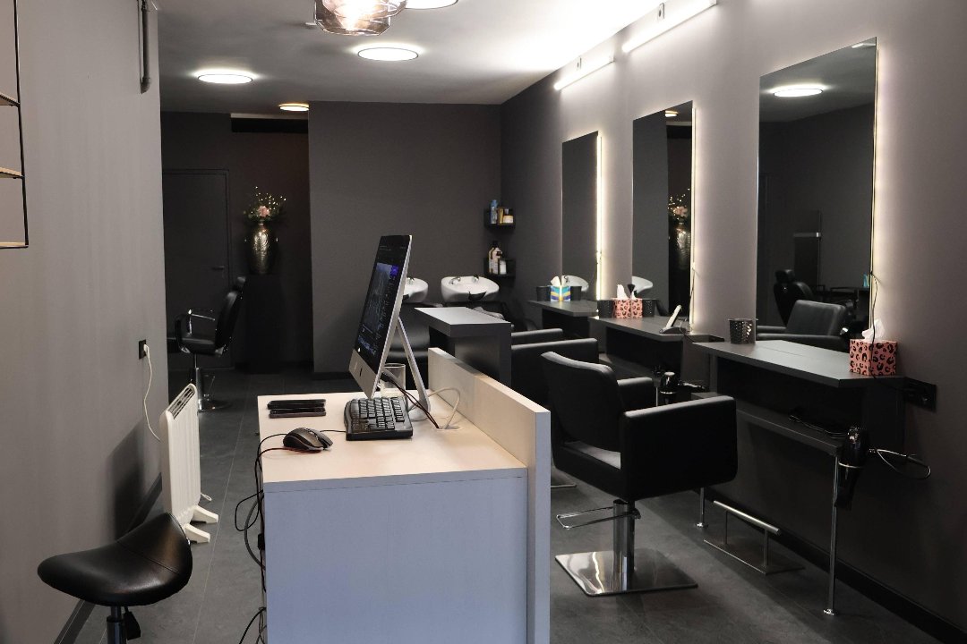 Ambika Beauty & Hair Salon, Foodhallen, Amsterdam