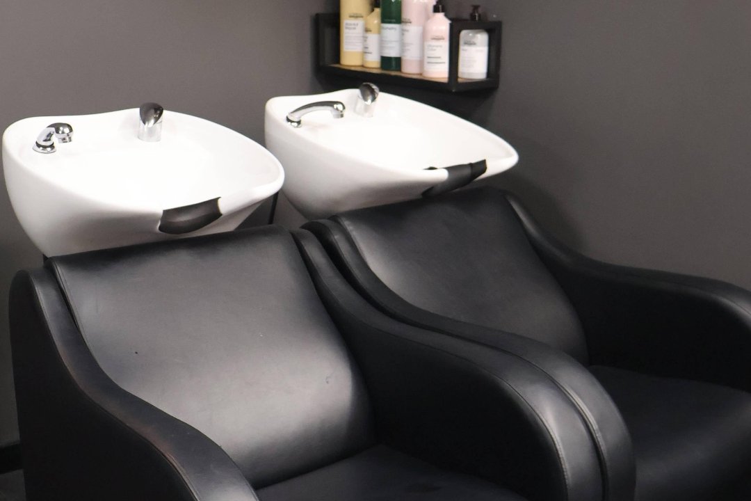 Ambika Beauty & Hair Salon, Foodhallen, Amsterdam