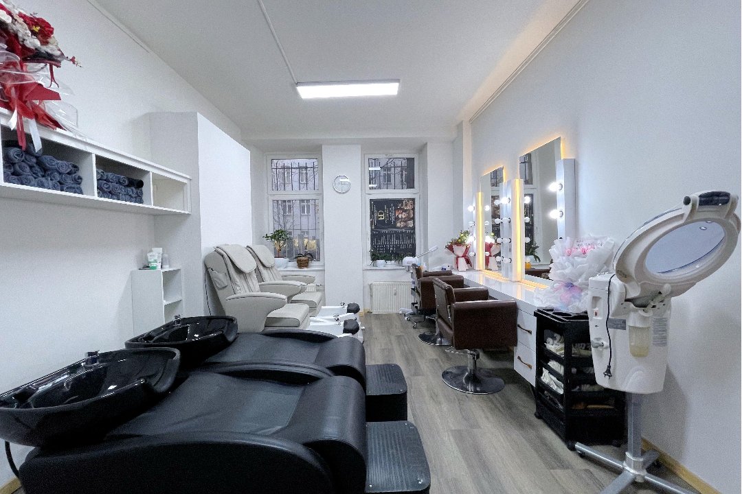 Emilly Dung Friseur & Ufo Nails | Friseur in Friedrichshain, Berlin -  Treatwell