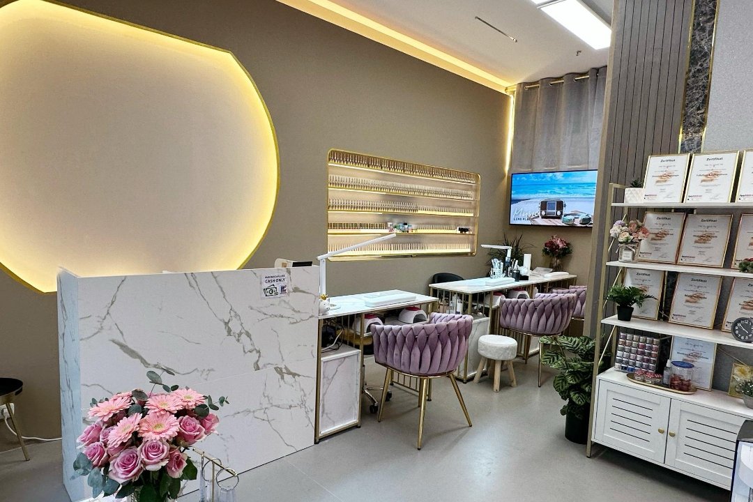 Infinity Beauty Lounge, Theresienstraße, München